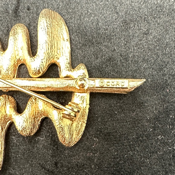 Gold and Silver Abstract Brooch - Picture 2 of 6